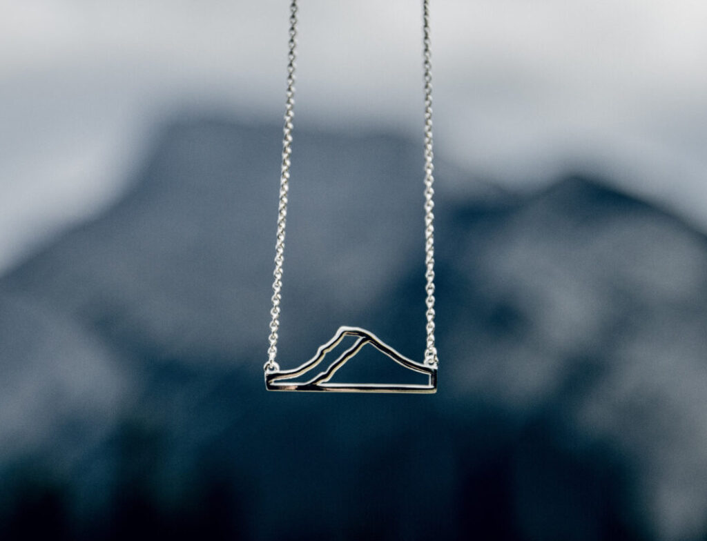banff-mountain-necklace